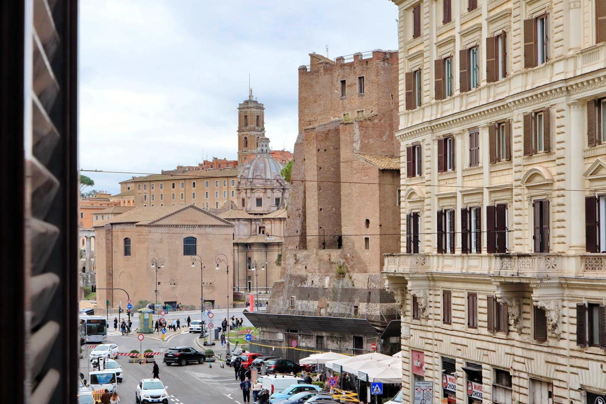 Ych-Lussuoso Appartamento Al Colosseo Rom Exterior foto